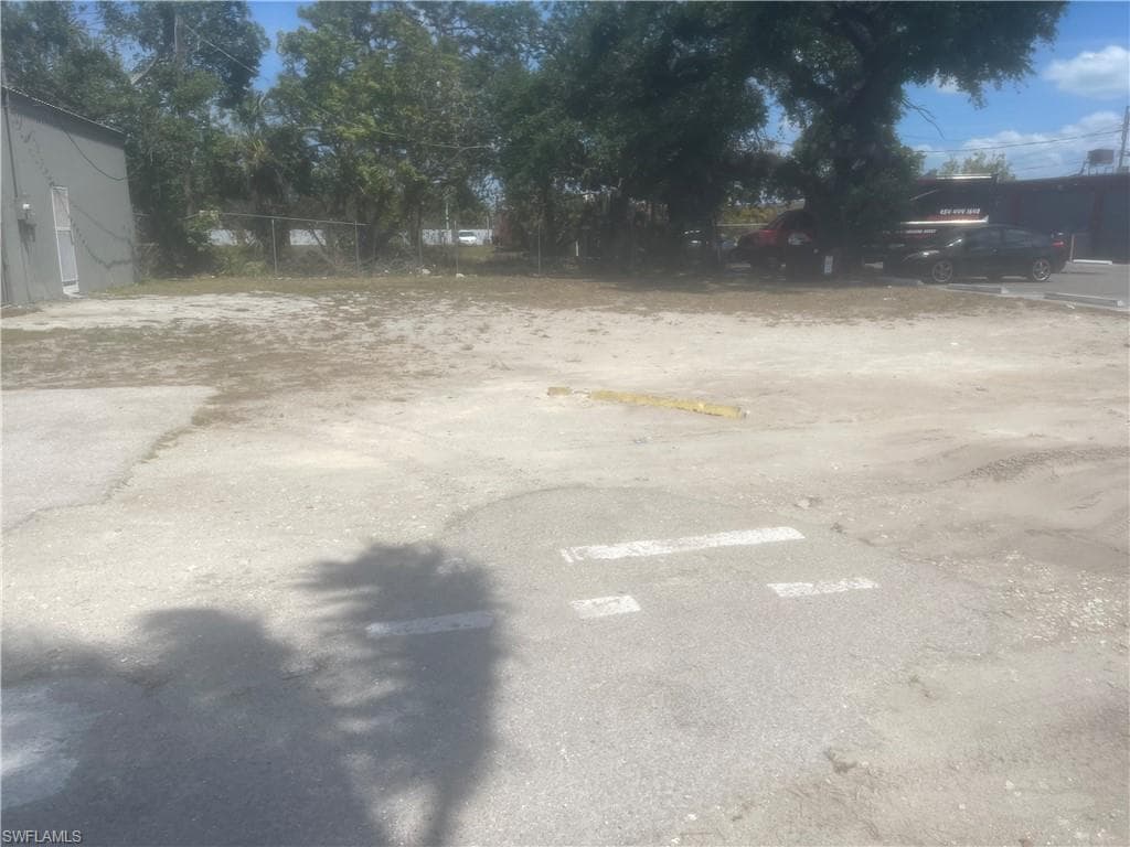 2455 Edison AVE FORT MYERS, FL 33901
