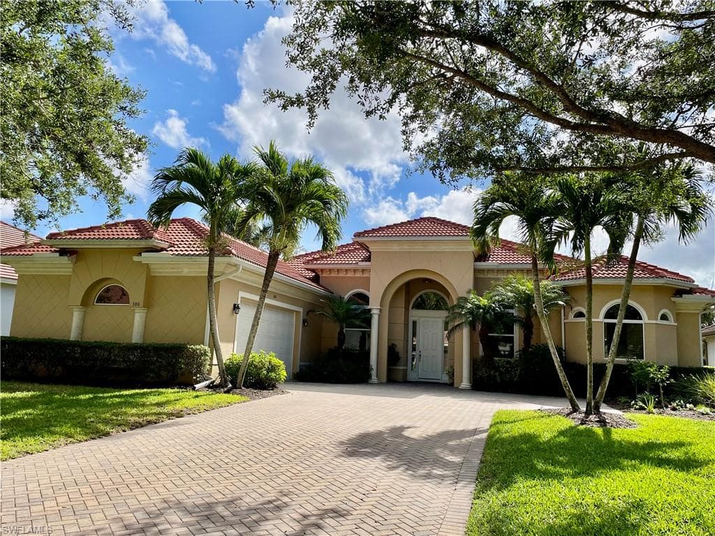 386 Saddlebrook LN NAPLES, FL 34110