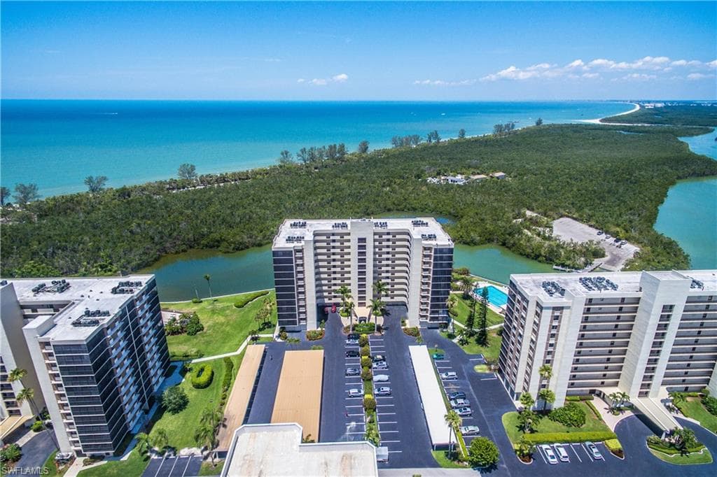15 Bluebill AVE 906 NAPLES, FL 34108