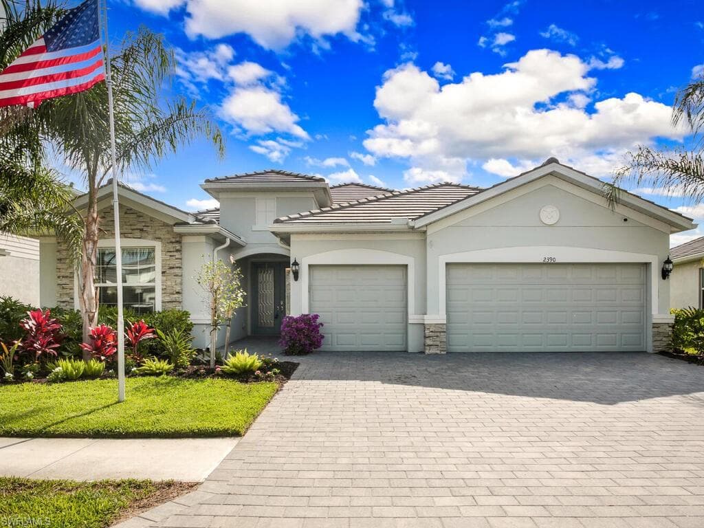 2390 Orchard ST NAPLES, FL 34120