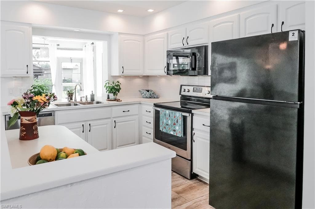 4125 Lakewood BLVD E-22 NAPLES, FL 34112