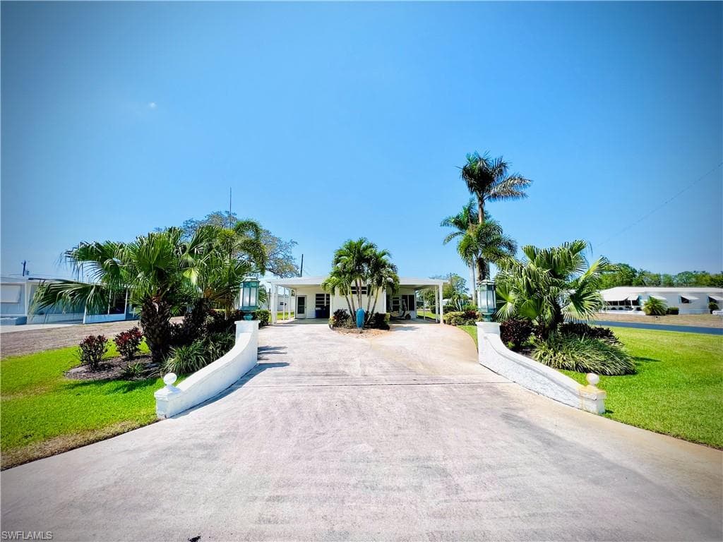 27330 Duvernay DR BONITA SPRINGS, FL 34135