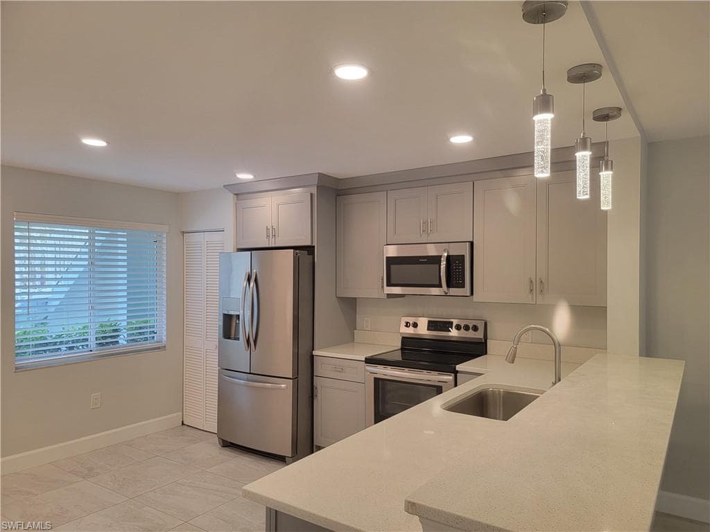 5685 Whitaker RD C-102 NAPLES, FL 34112