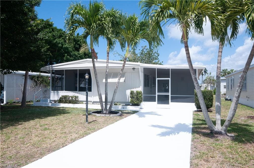 515 Riviera BLVD E NAPLES, FL 34112