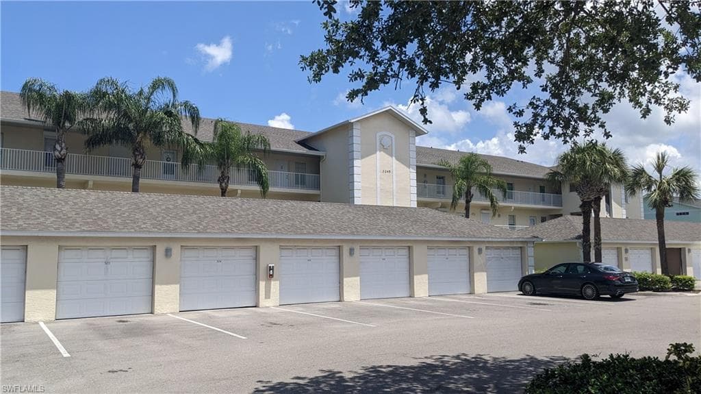 3245 Cypress Glen WAY 521 NAPLES, FL 34109