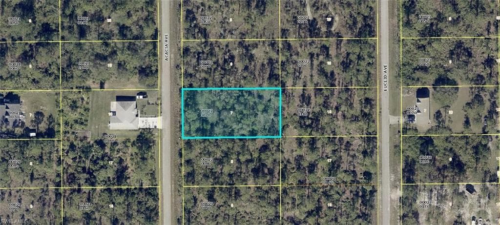 910 Acacia AVE LEHIGH ACRES, FL 33972