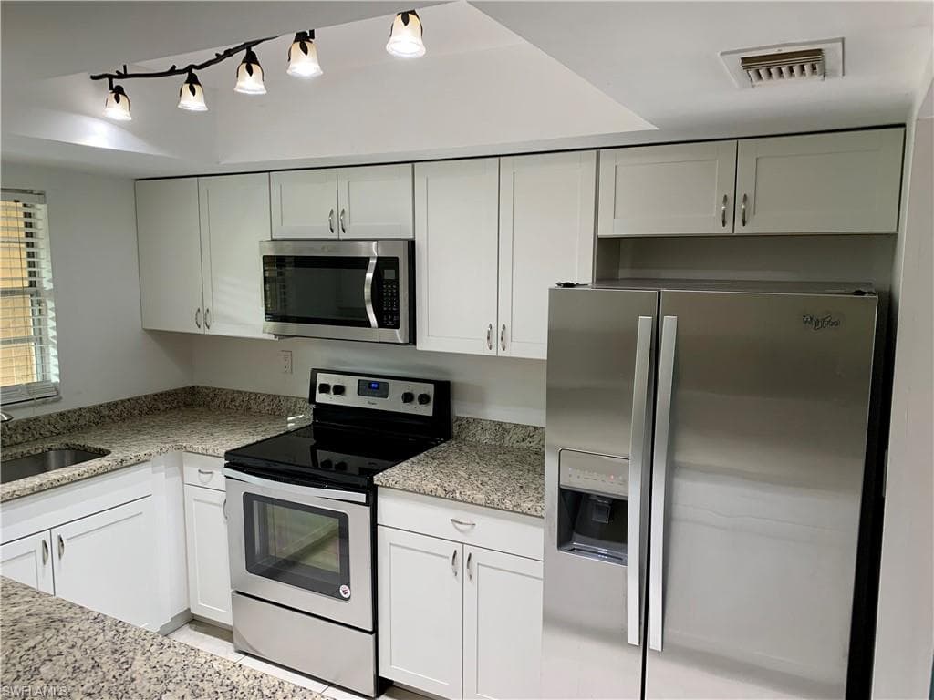 100 Valley Stream DR 304 NAPLES, FL 34113