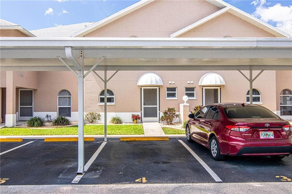 20 Cosmopolitan DR 4 LEHIGH ACRES, FL 33936