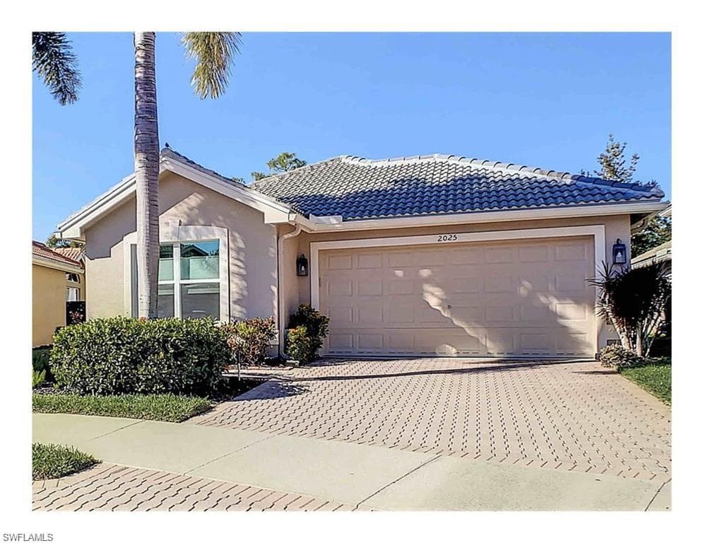 2025 PAINTED PALM DR NAPLES, FL 34119