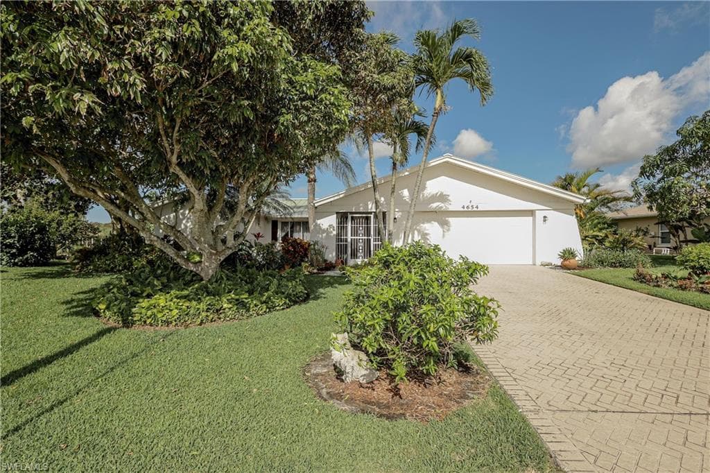 4654 Chippendale DR NAPLES, FL 34112