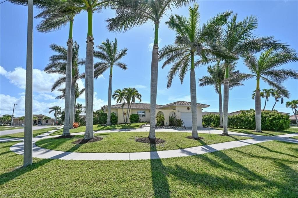 101 Beachcomber ST MARCO ISLAND, FL 34145