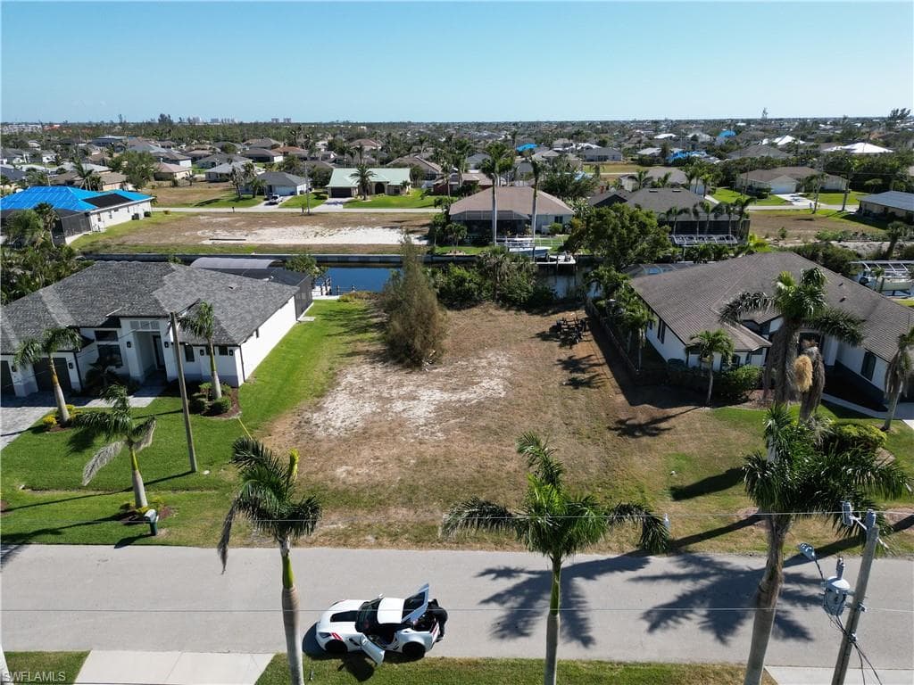 2524 30th ST CAPE CORAL, FL 33914