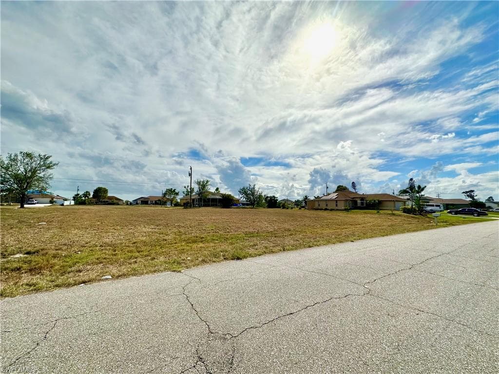 2050 20th LN CAPE CORAL, FL 33909