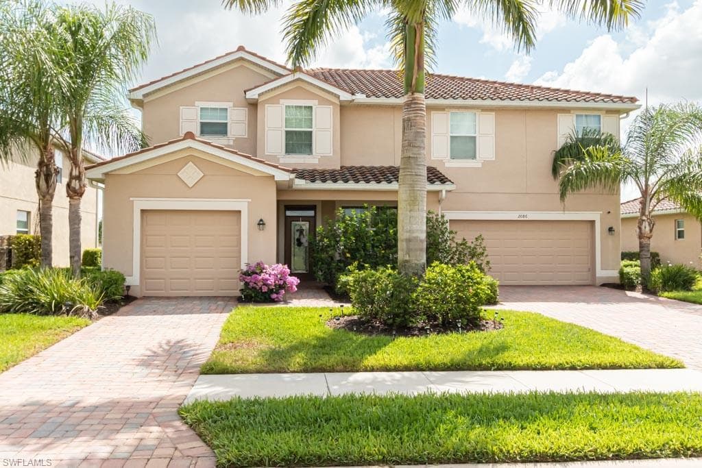 2086 Satsuma LN NAPLES, FL 34120