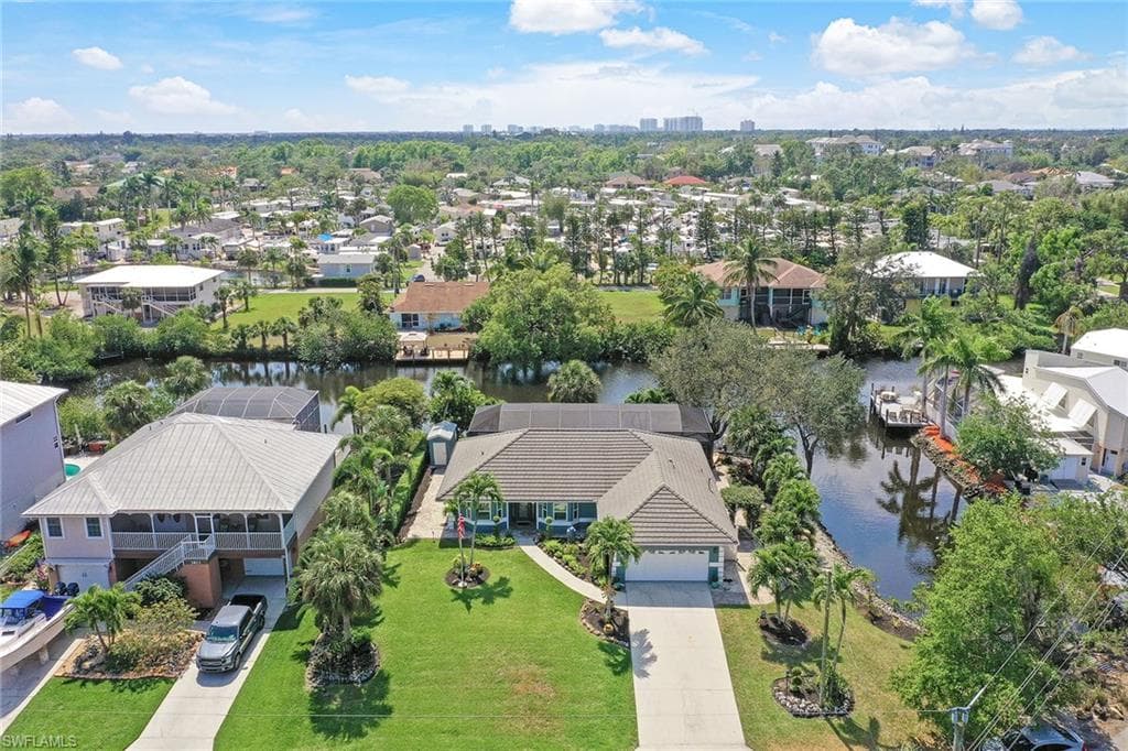 3831 Riviera CIR BONITA SPRINGS, FL 34134