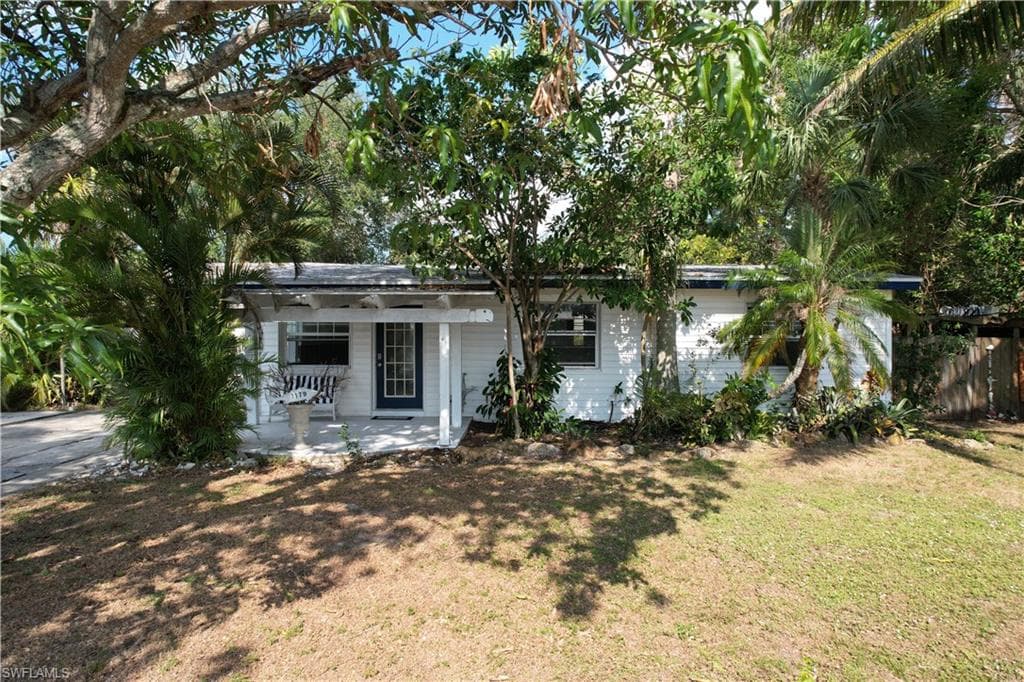 1179 Broad AVE N NAPLES, FL 34102