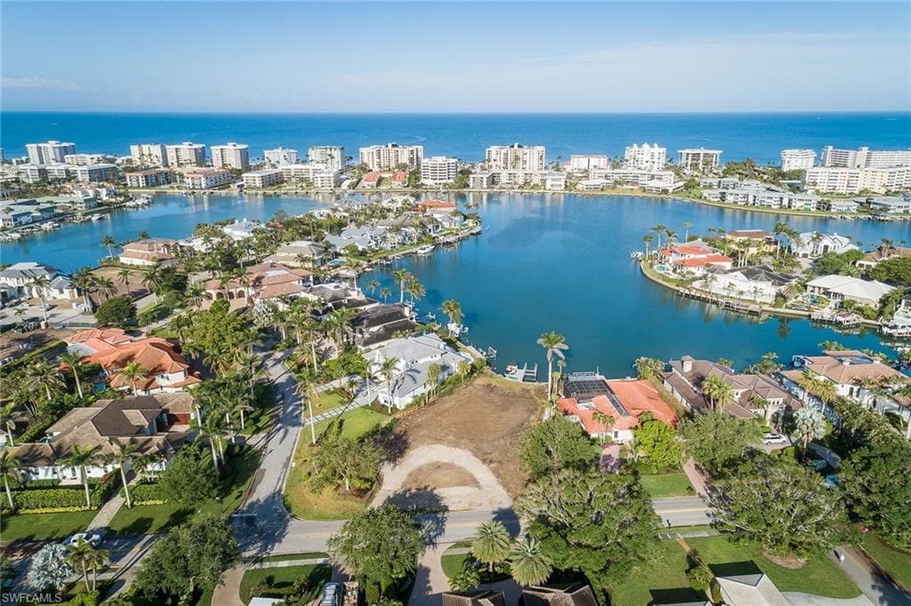 3157 Crayton RD NAPLES, FL 34103