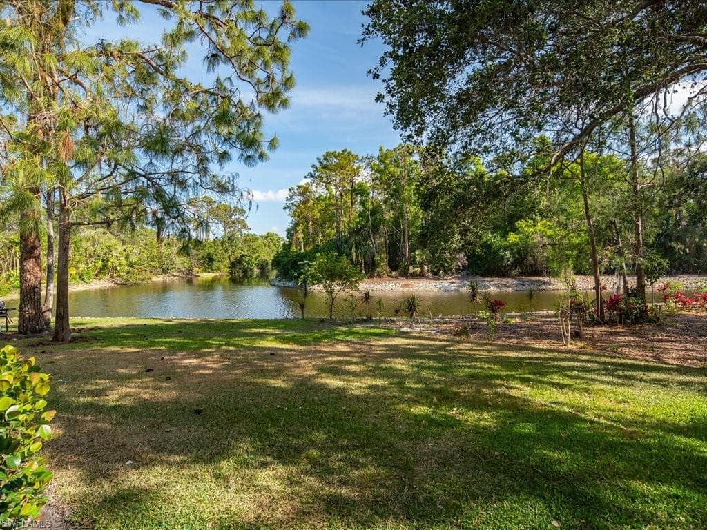 1001 Foxfire LN 105 NAPLES, FL 34104