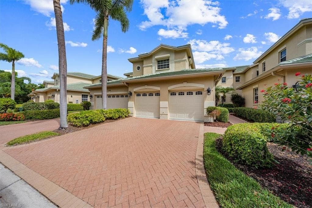 604 Vintage Reserve LN 23-A NAPLES, FL 34119