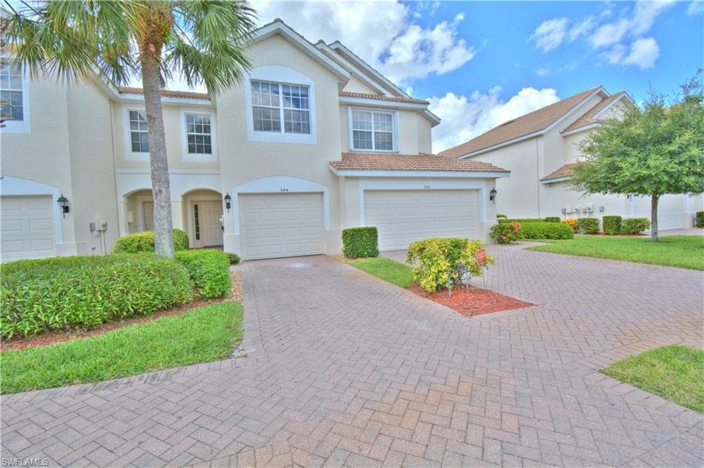 944 Hampton CIR 84 NAPLES, FL 34105