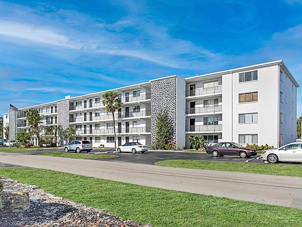 4906 Victoria DR 306 CAPE CORAL, FL 33904