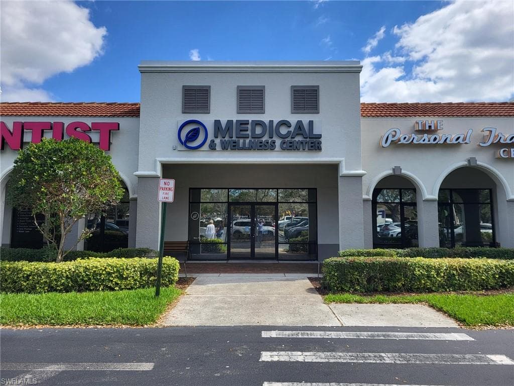 1575 Pine Ridge RD 19 NAPLES, FL 34109