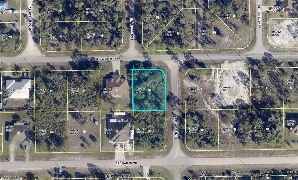 1044-1046 Ainsworth ST E LEHIGH ACRES, FL 33974