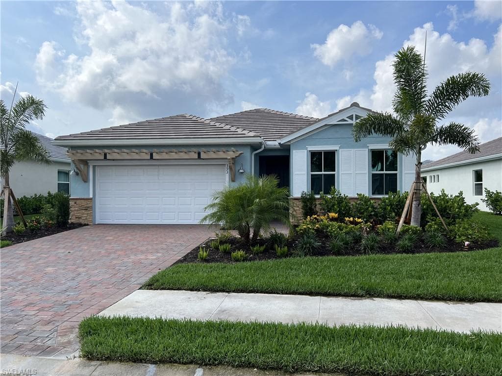 393 Deauville LOOP NAPLES, FL 34114