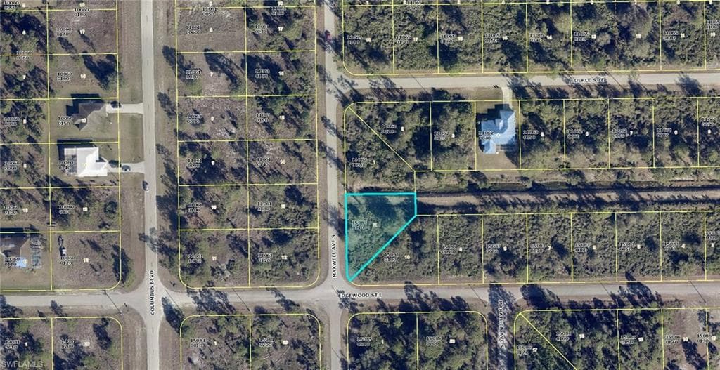 1033 Maxwell AVE S LEHIGH ACRES, FL 33974