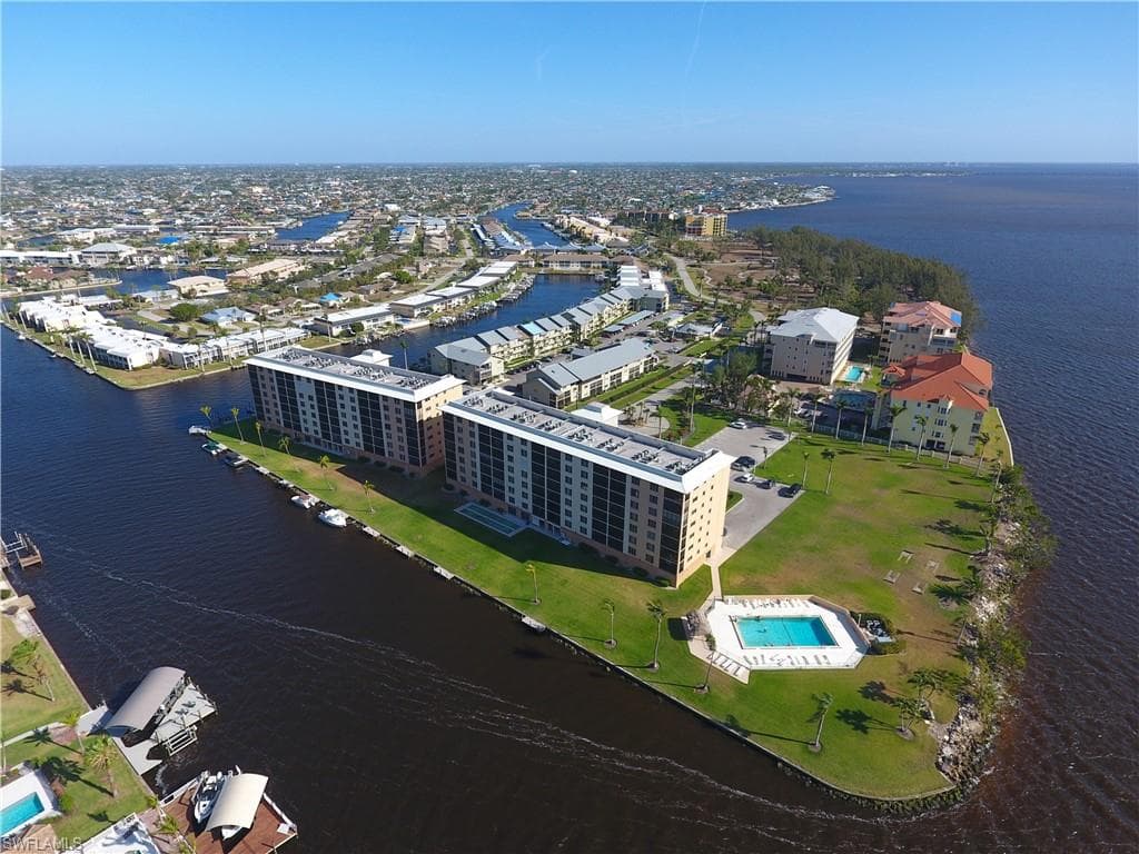 4260 SE 20th PL 805 CAPE CORAL, FL 33904
