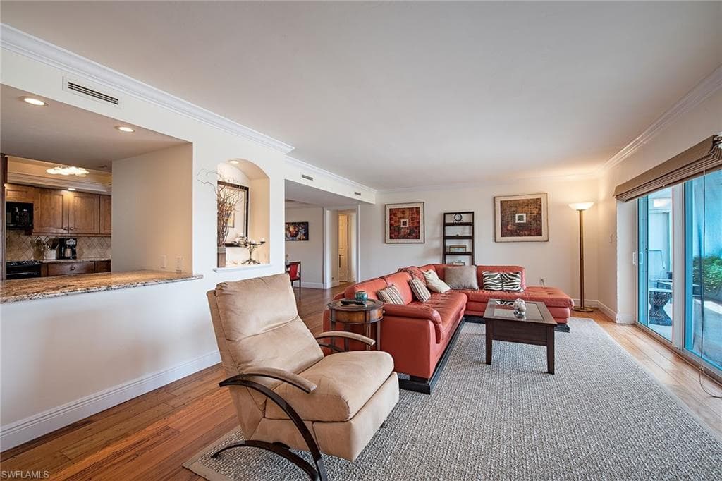3951 Gulf Shore BLVD N 205 NAPLES, FL 34103