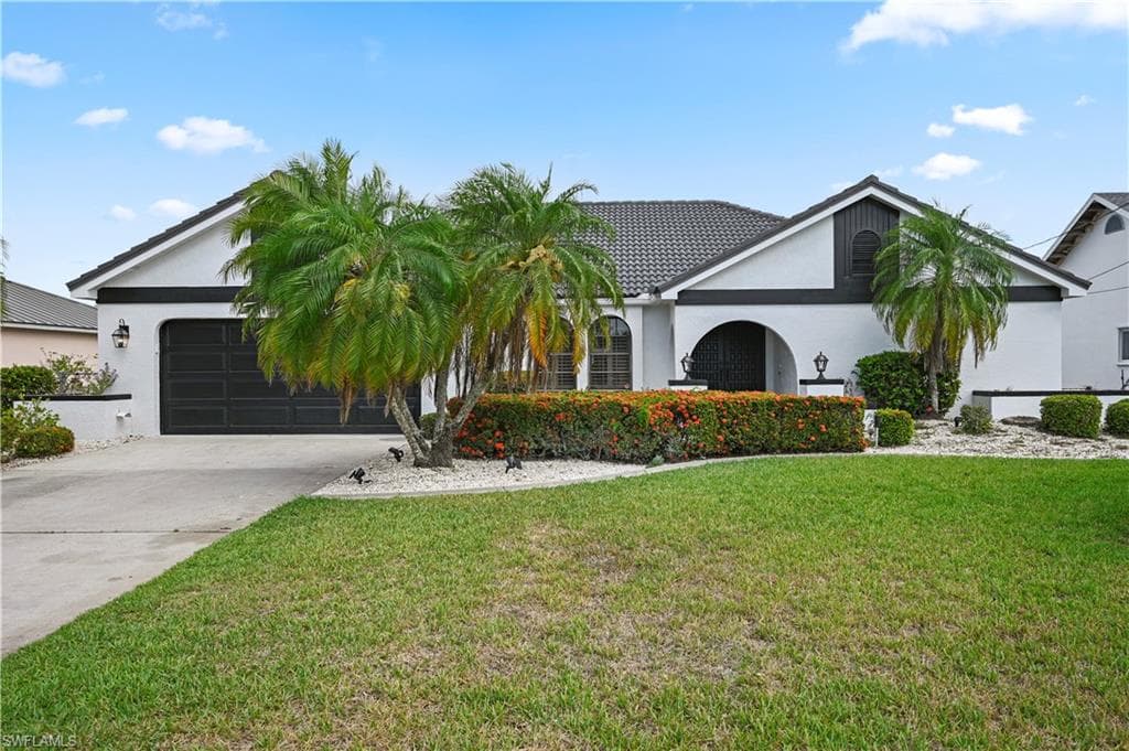 905 54th LN CAPE CORAL, FL 33914