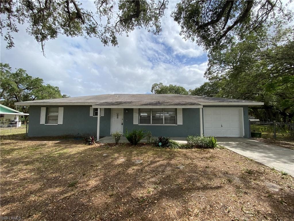 325 6th AVE LABELLE, FL 33935