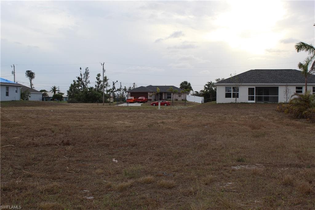 32 SW 21st AVE CAPE CORAL, FL 33991