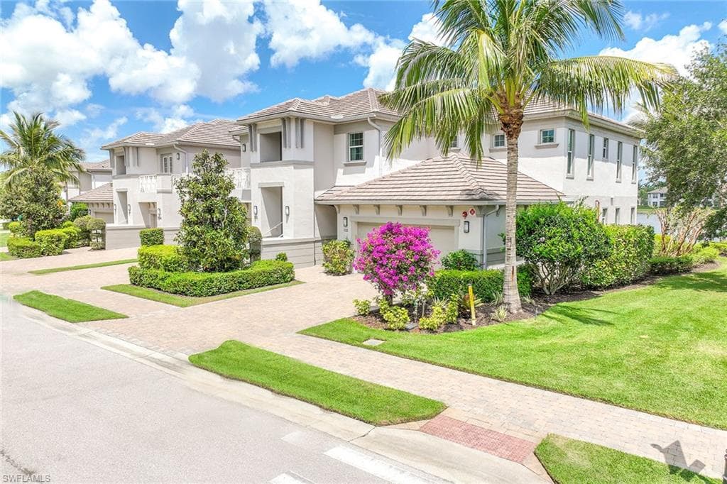 8046 Signature Club CIR 102 NAPLES, FL 34113
