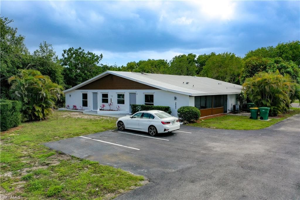 2660 Lakeview DR NAPLES, FL 34112