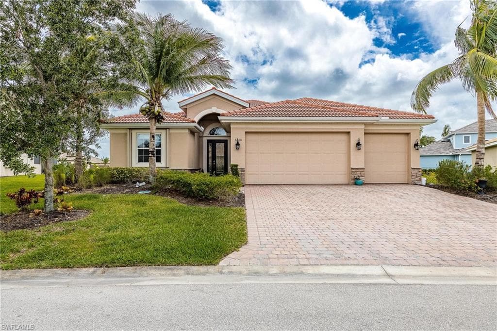 3260 Banyon Hollow LOOP NORTH FORT MYERS, FL 33903