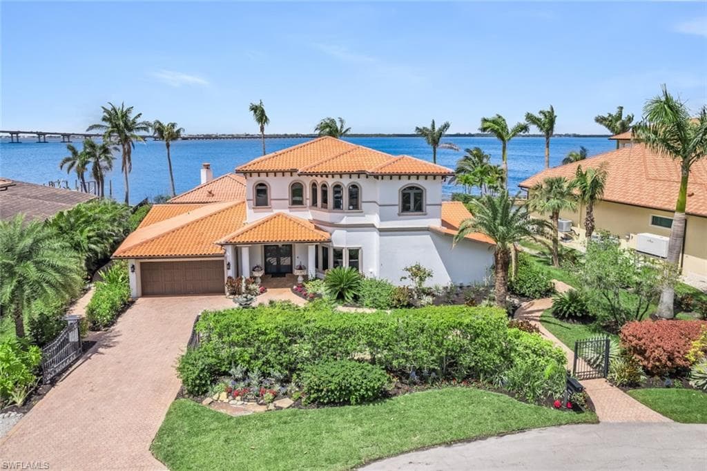 3954 W Riverside DR FORT MYERS, FL 33901