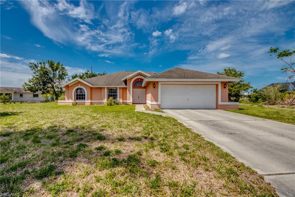 702 Arianne CT LEHIGH ACRES, FL 33936