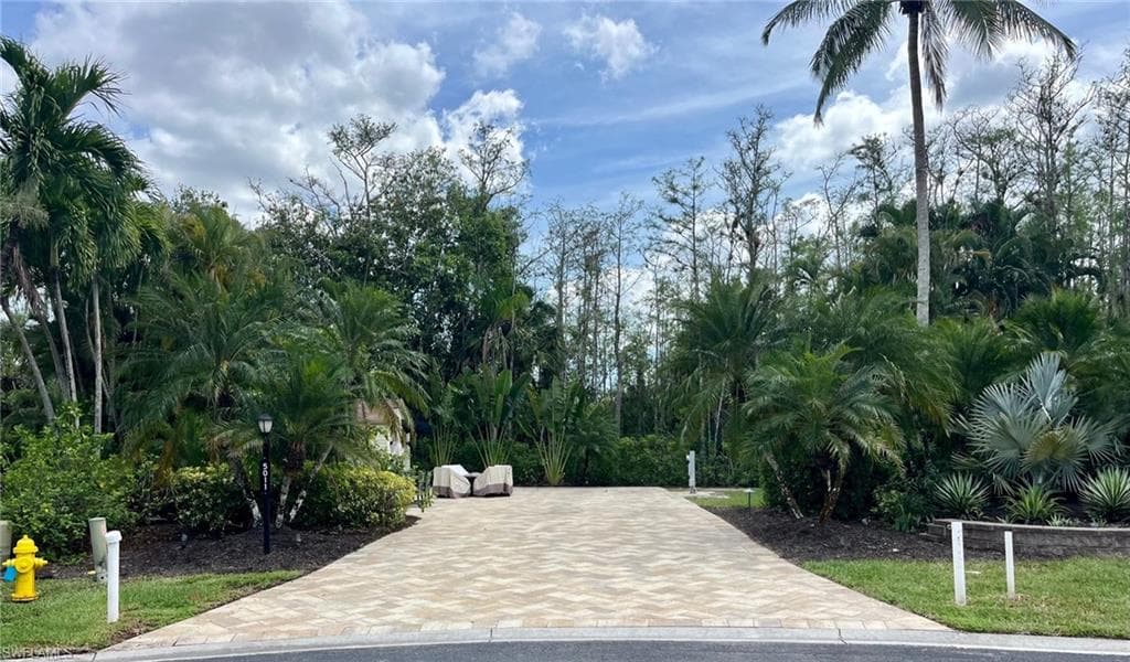 5011 Coach LN NAPLES, FL 34114