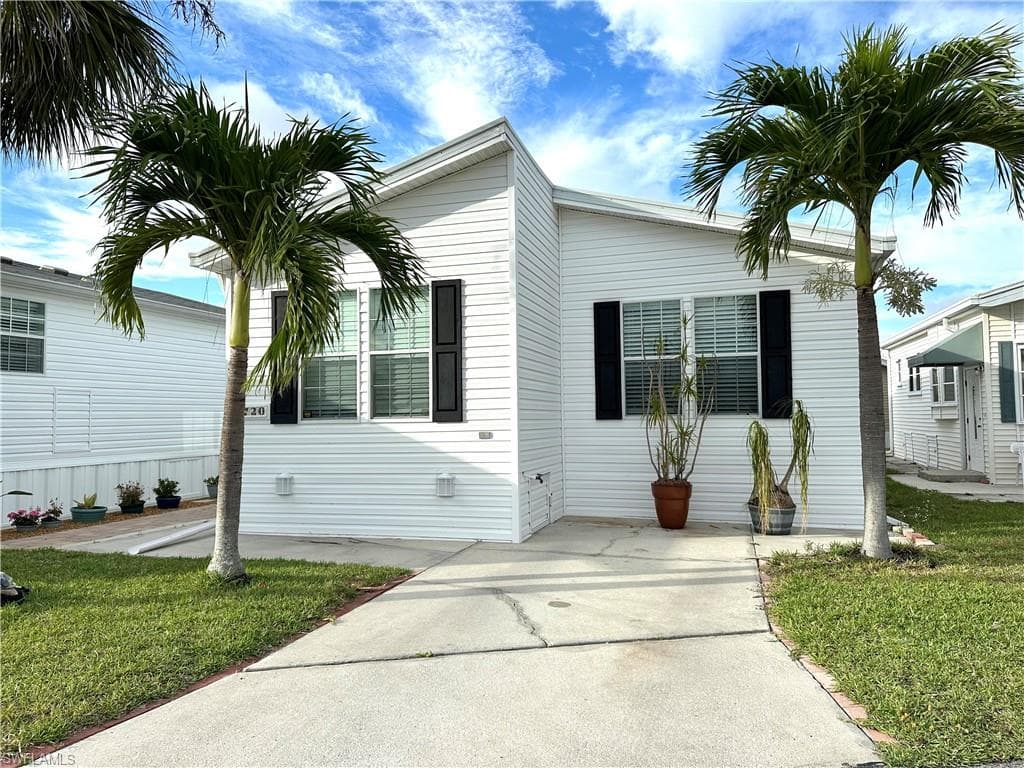 4720 Lincoln LN W ESTERO, FL 33928