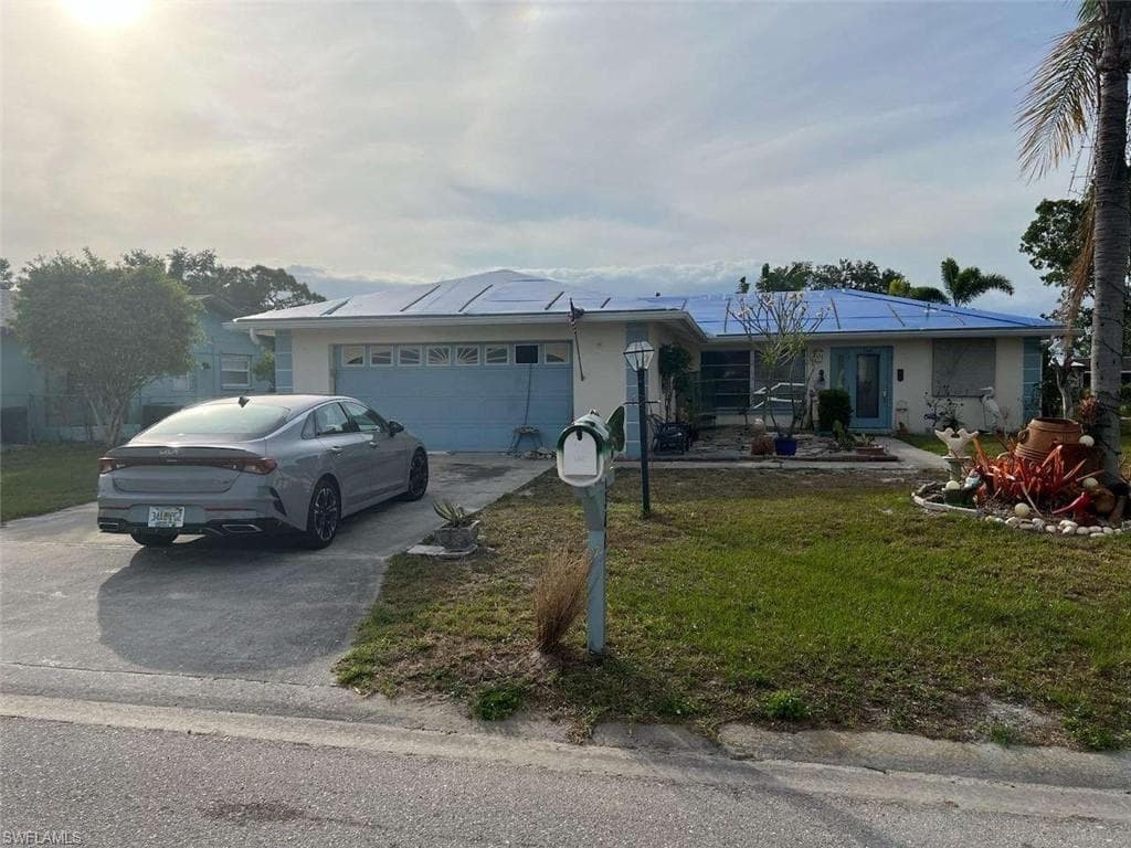1342 Torreya CIR NORTH FORT MYERS, FL 33917
