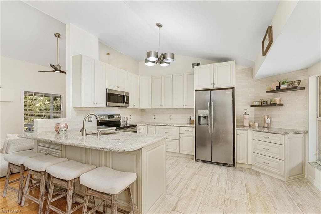 400 Castle DR NAPLES, FL 34119