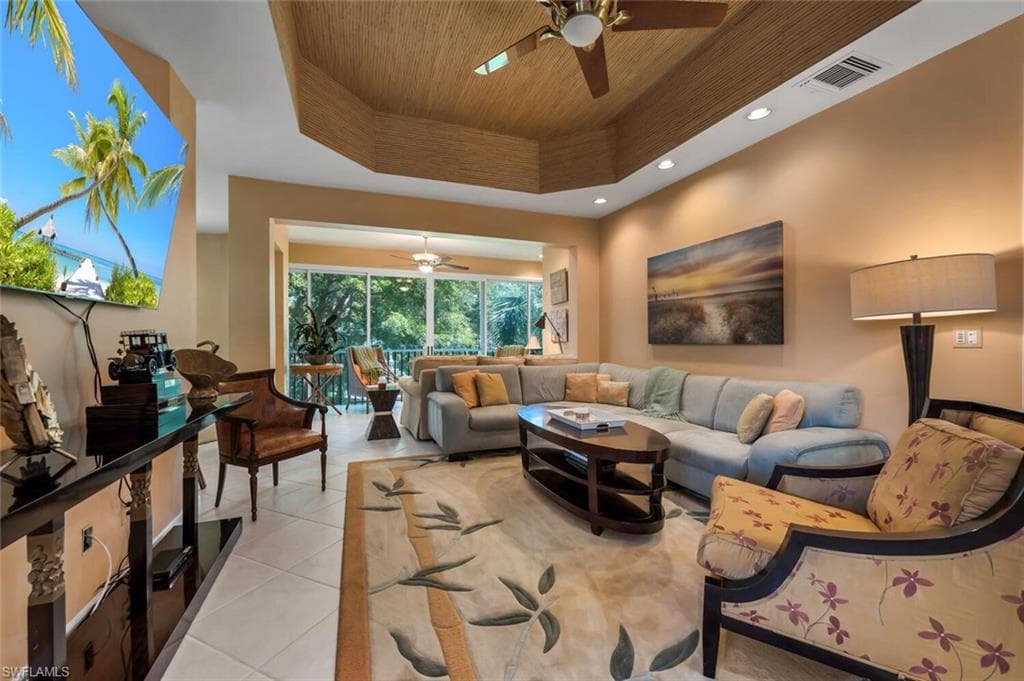 8468 Abbington CIR 2121 NAPLES, FL 34108