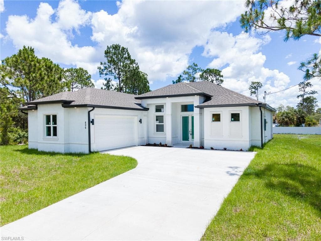 806 Clayton AVE LEHIGH ACRES, FL 33972