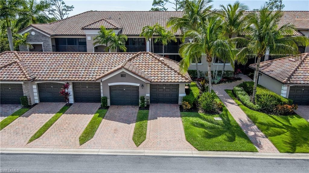 9832 Venezia CIR 1023 NAPLES, FL 34113