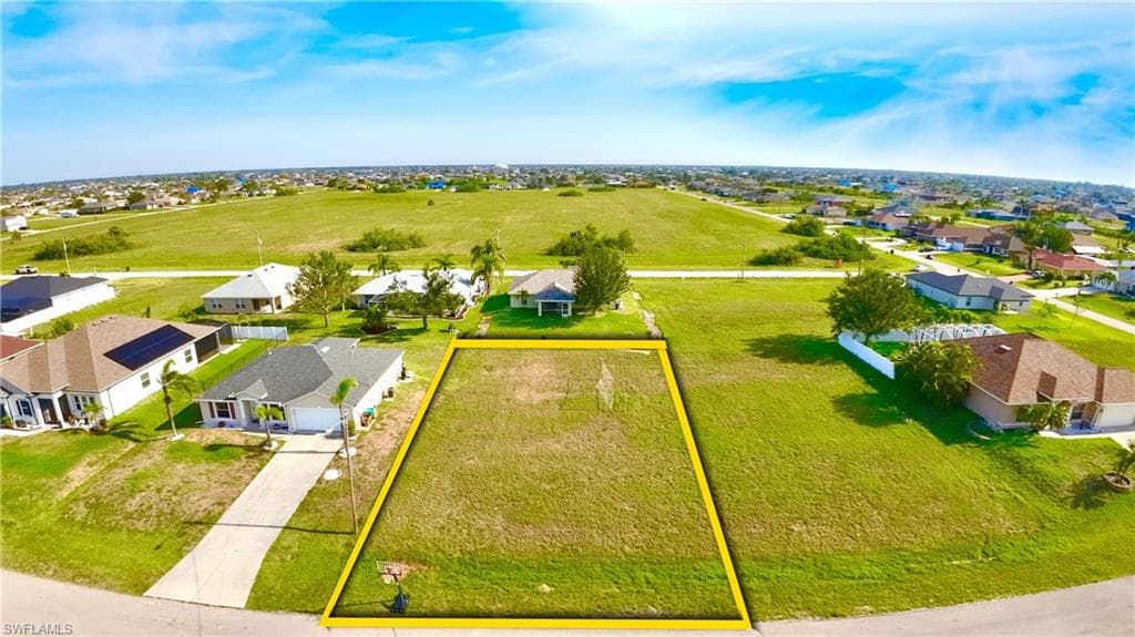 1013 NW 9th TER CAPE CORAL, FL 33993