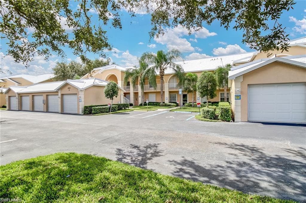 26740 Rosewood Pointe LN 202 BONITA SPRINGS, FL 34135