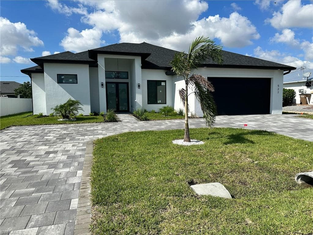 527 Trafalgar PKWY CAPE CORAL, FL 33991