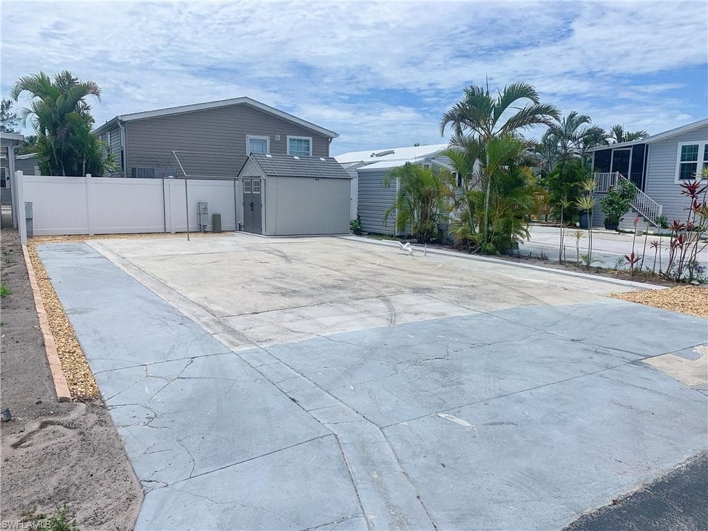 5625 Red Bird LN FORT MYERS, FL 33908